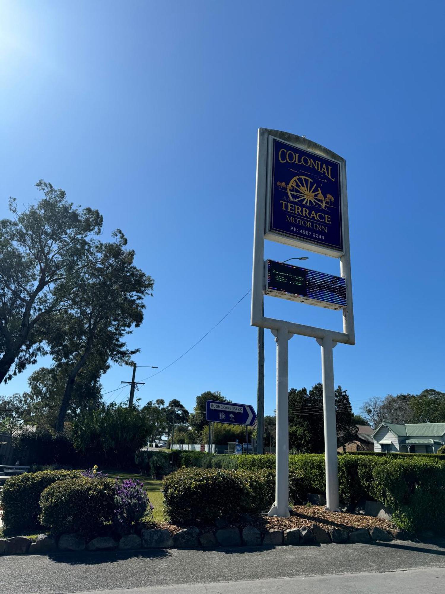 Colonial Terrace Motor Inn Raymond Terrace Exterior photo