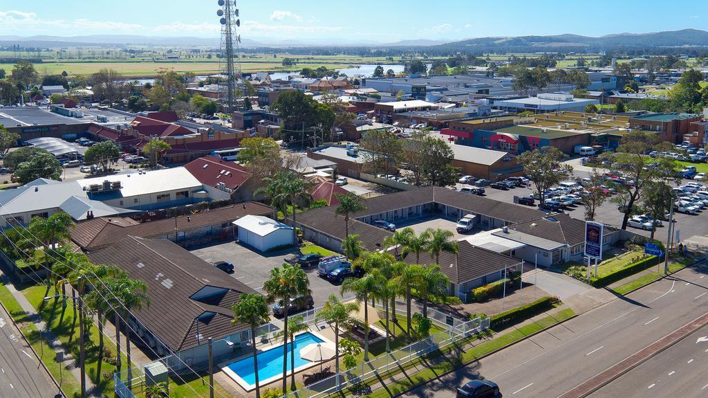 Colonial Terrace Motor Inn Raymond Terrace Exterior photo