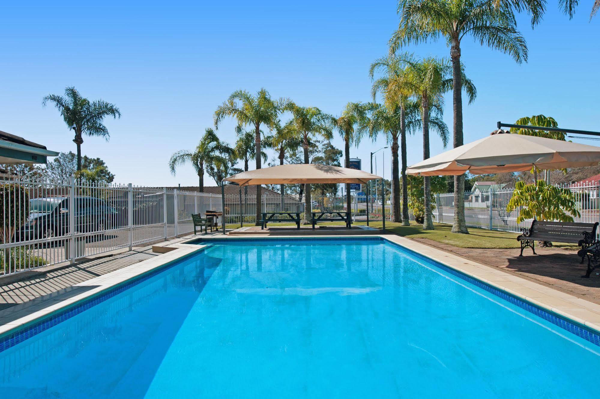 Colonial Terrace Motor Inn Raymond Terrace Exterior photo