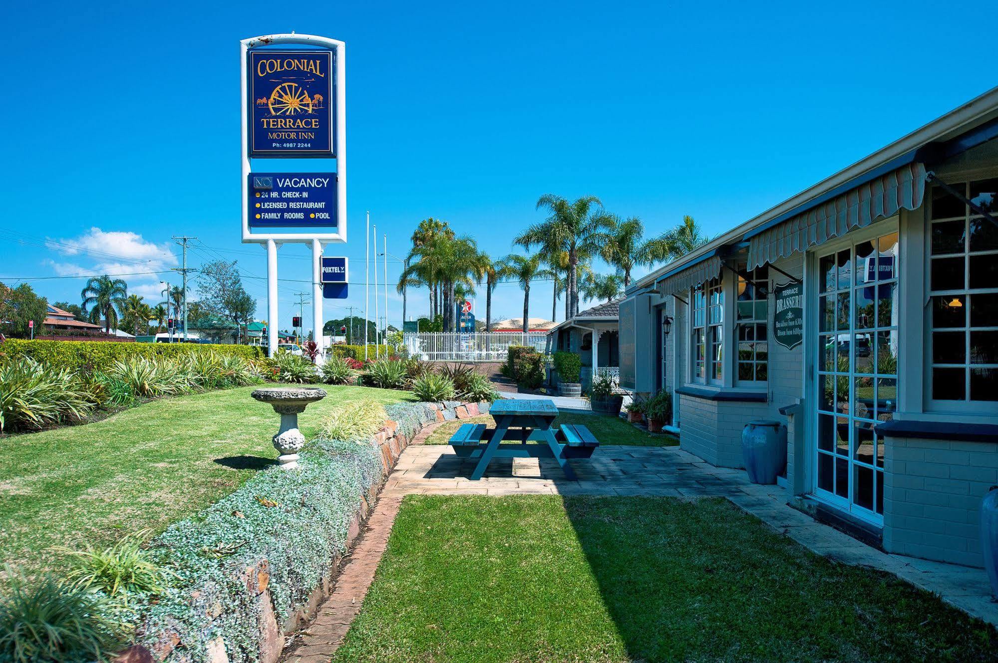 Colonial Terrace Motor Inn Raymond Terrace Exterior photo